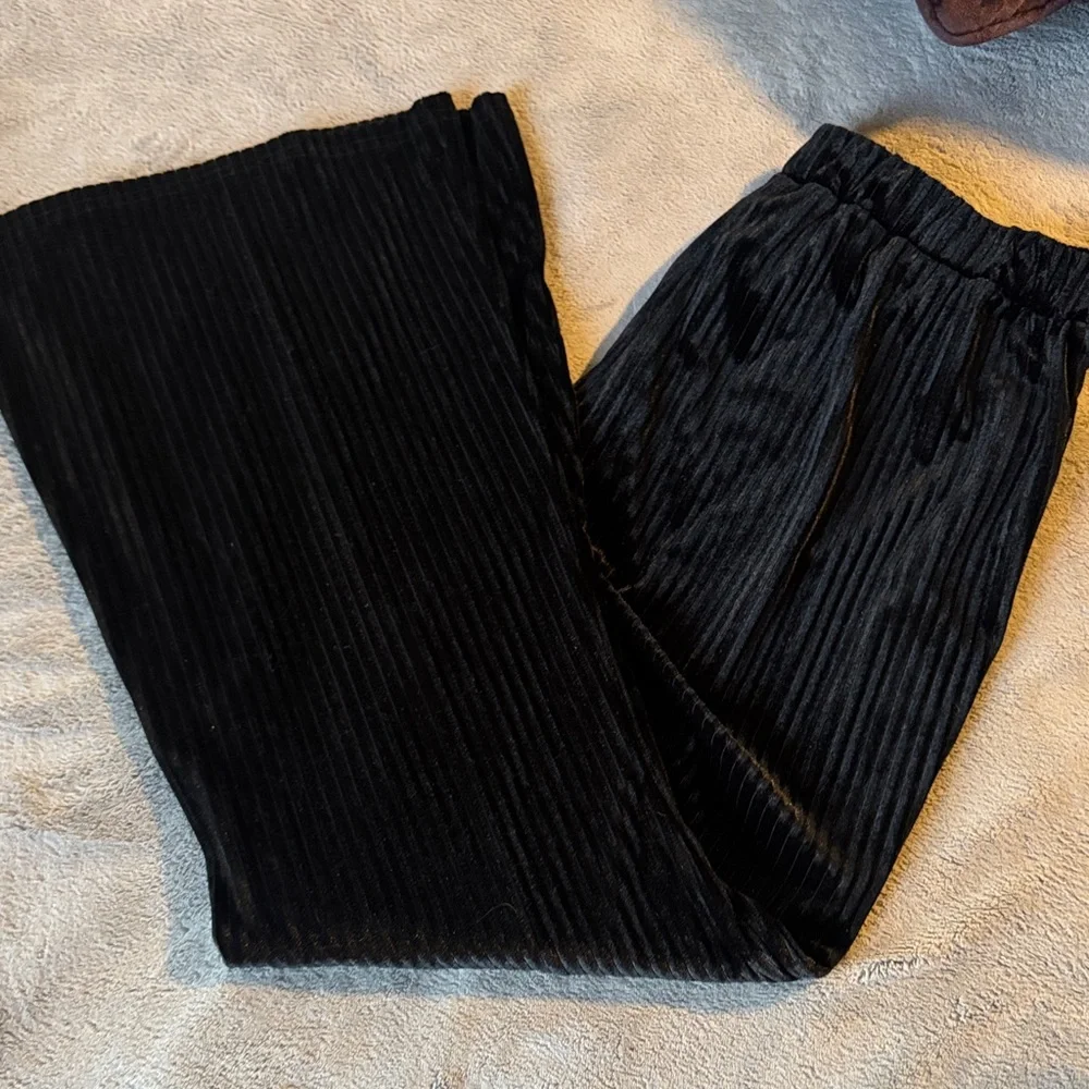 Black Ribbed Velvet Wide-Leg Pants - Picture 2 of 2